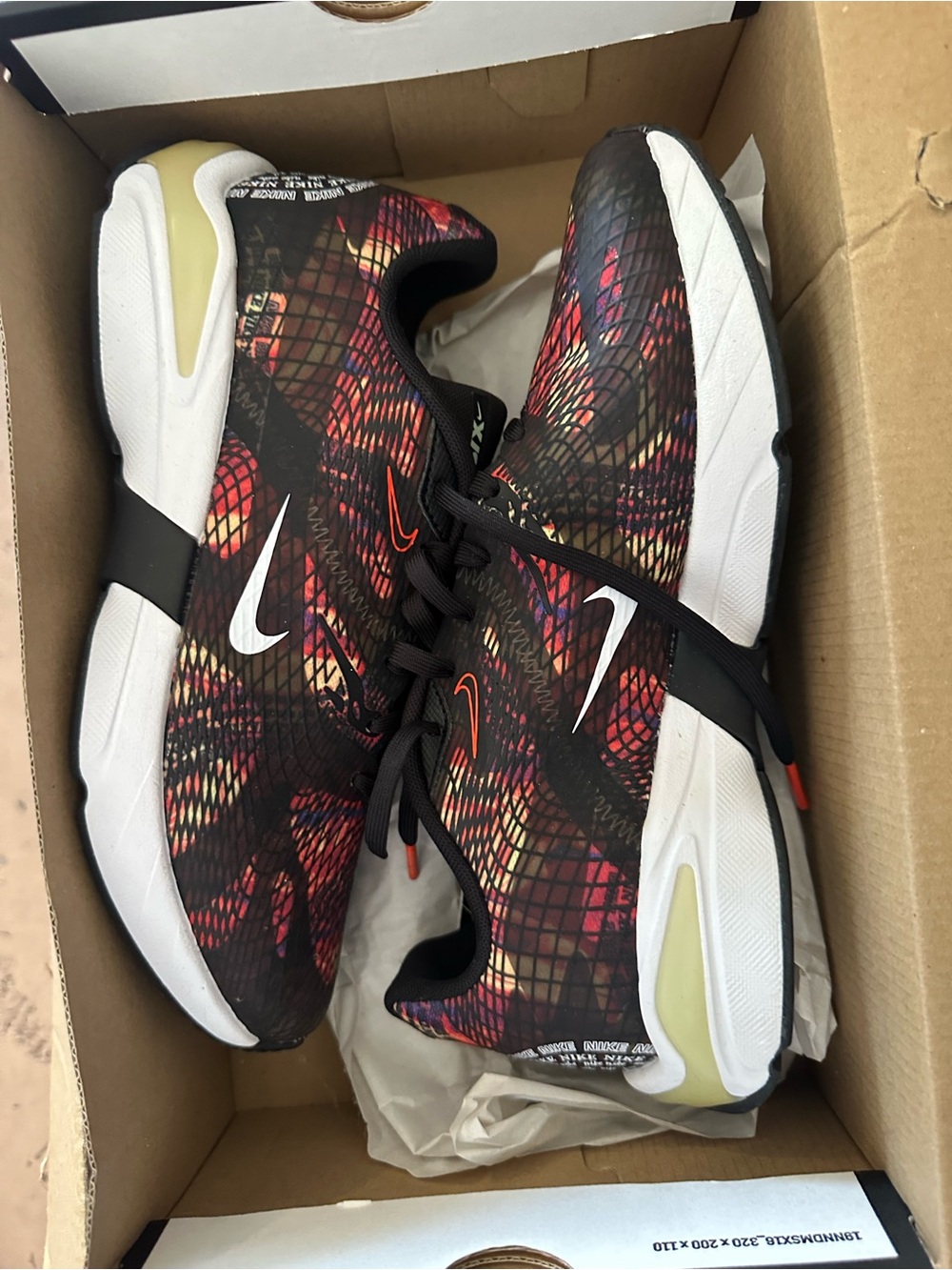 Nike Ghoswift D/MS/X running Sneakers in Red, Orange and Yellow